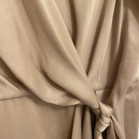 BRAND NEW SHONA JOY Luxe Tie Front Cocktail Dress | Gold | Size 4 - Picture 2 of 8